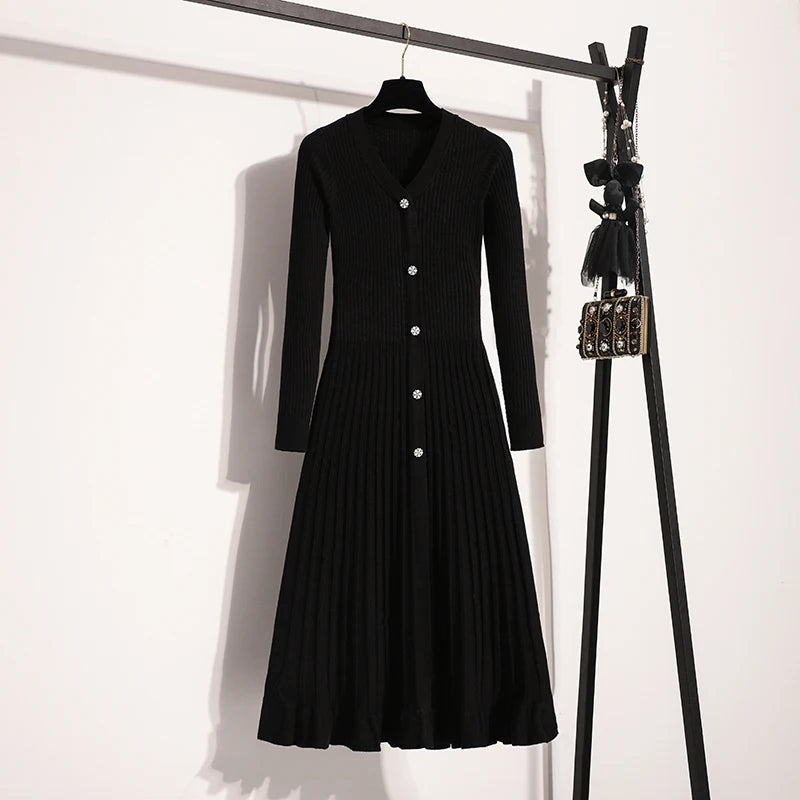 Robe mi-longue côtelé avec boutons bijoux