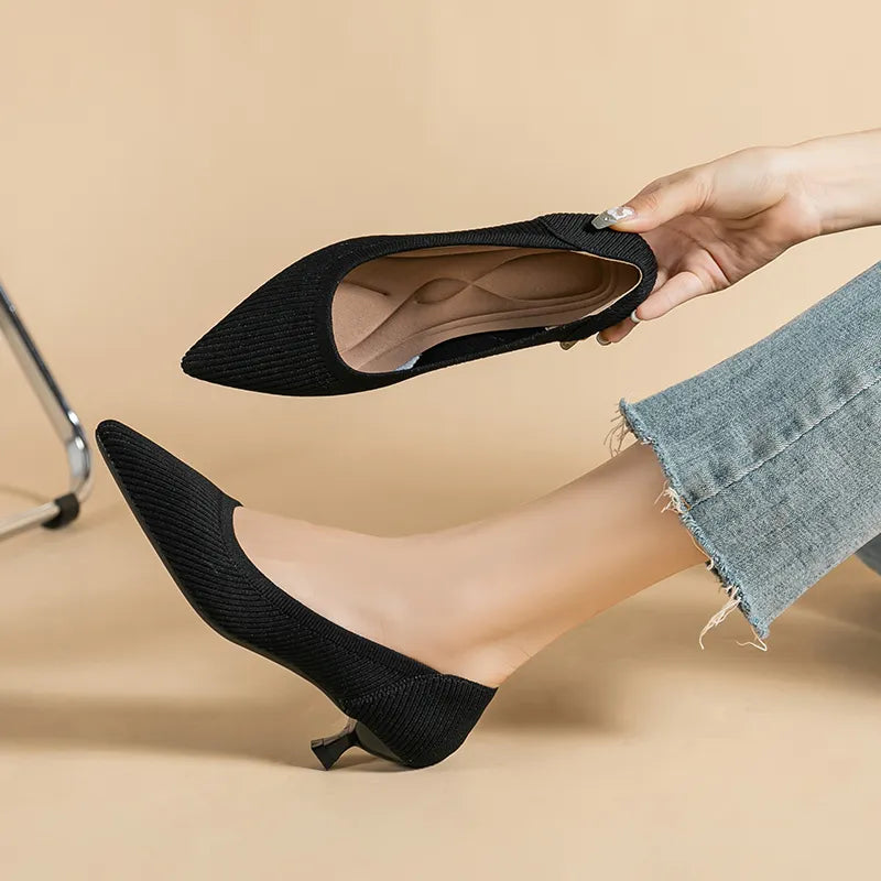 Escarpins à talon aiguille bas et bout pointu