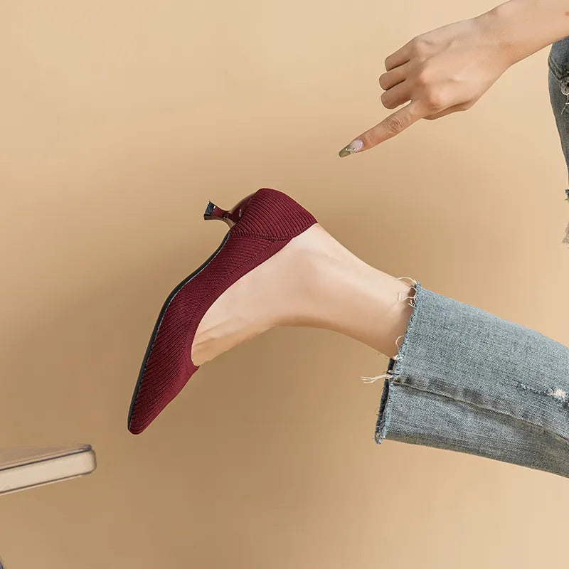 Escarpins à talon aiguille bas et bout pointu