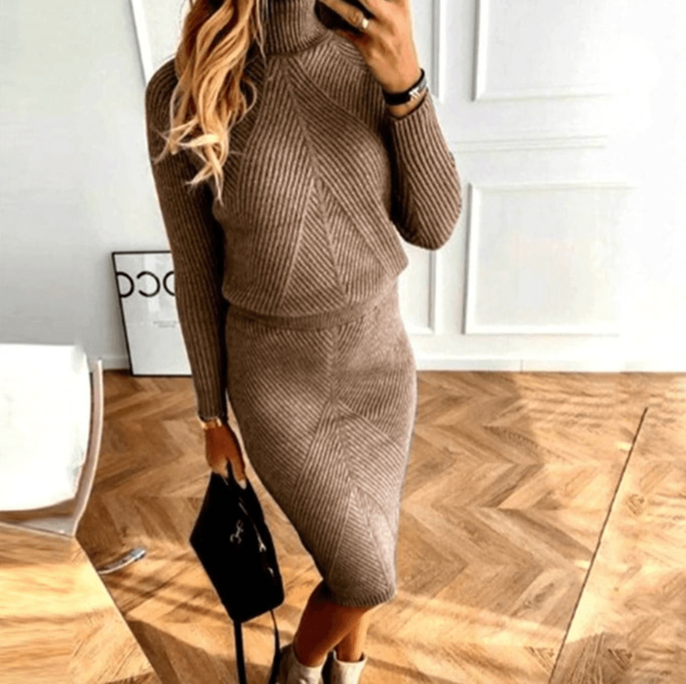Ensemble pull col roulé et jupe midi taupe