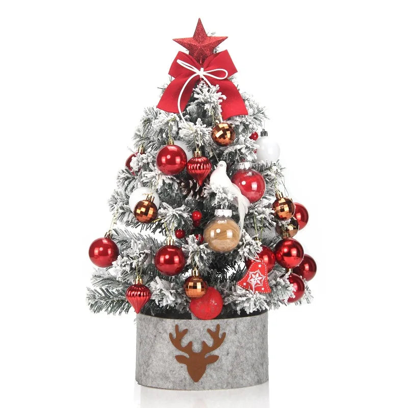 Mini sapin de Noël avec décorations et guirlande
