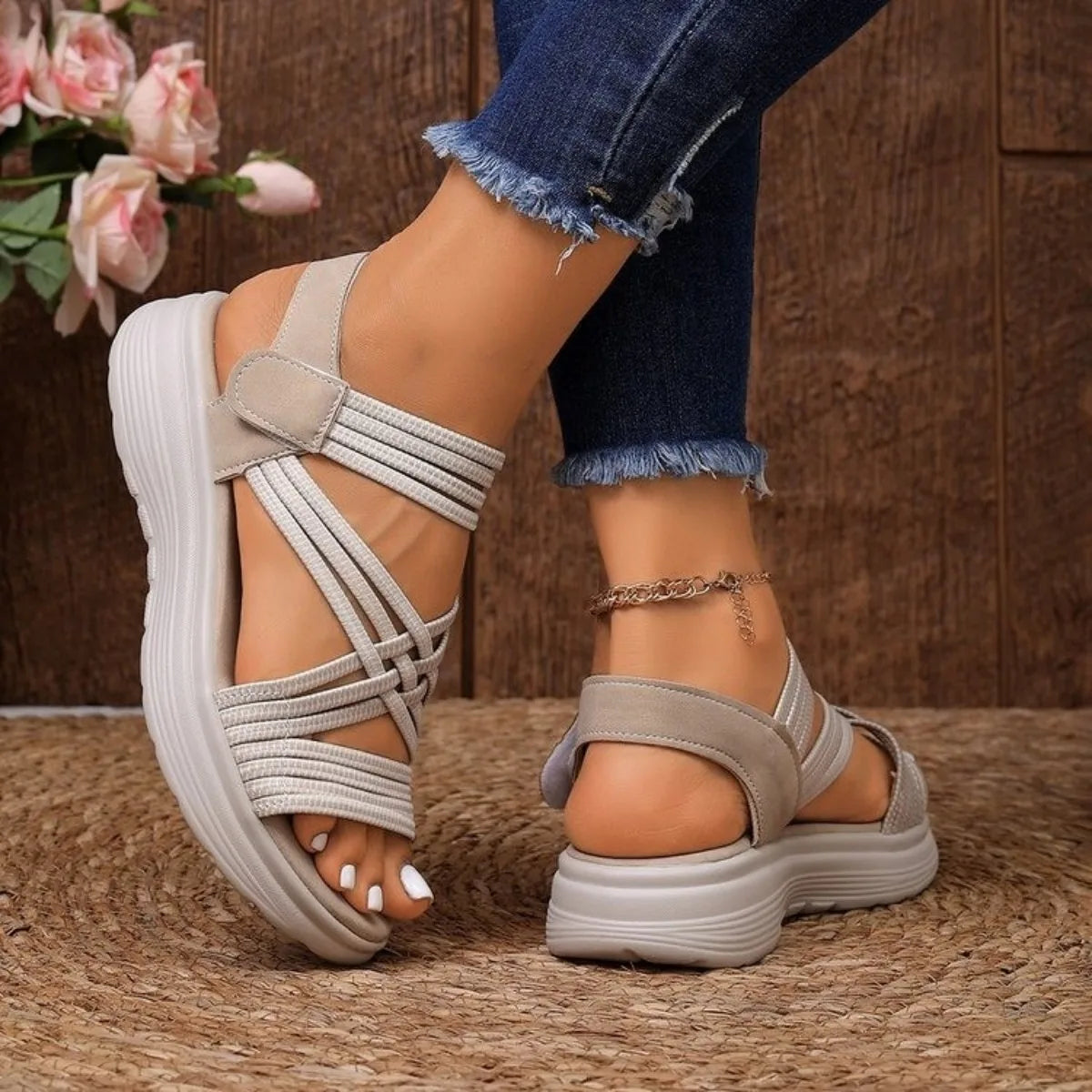 Sandales Femme à Semelle Épaisse Antidérapante – Multi-Brides Élastiques et Fermeture Velcro