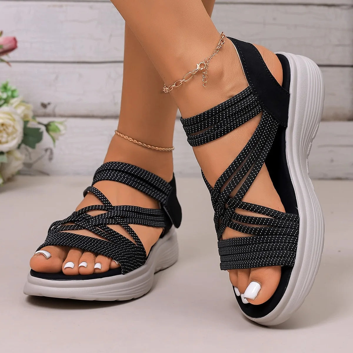 Sandales Femme à Semelle Épaisse Antidérapante – Multi-Brides Élastiques et Fermeture Velcro