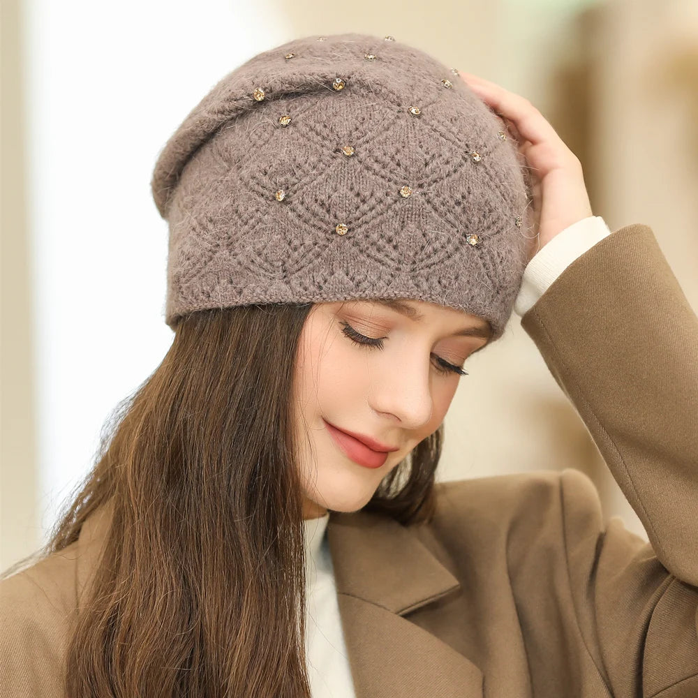 Bonnet en laine Oversize Motif ajouré et Strass