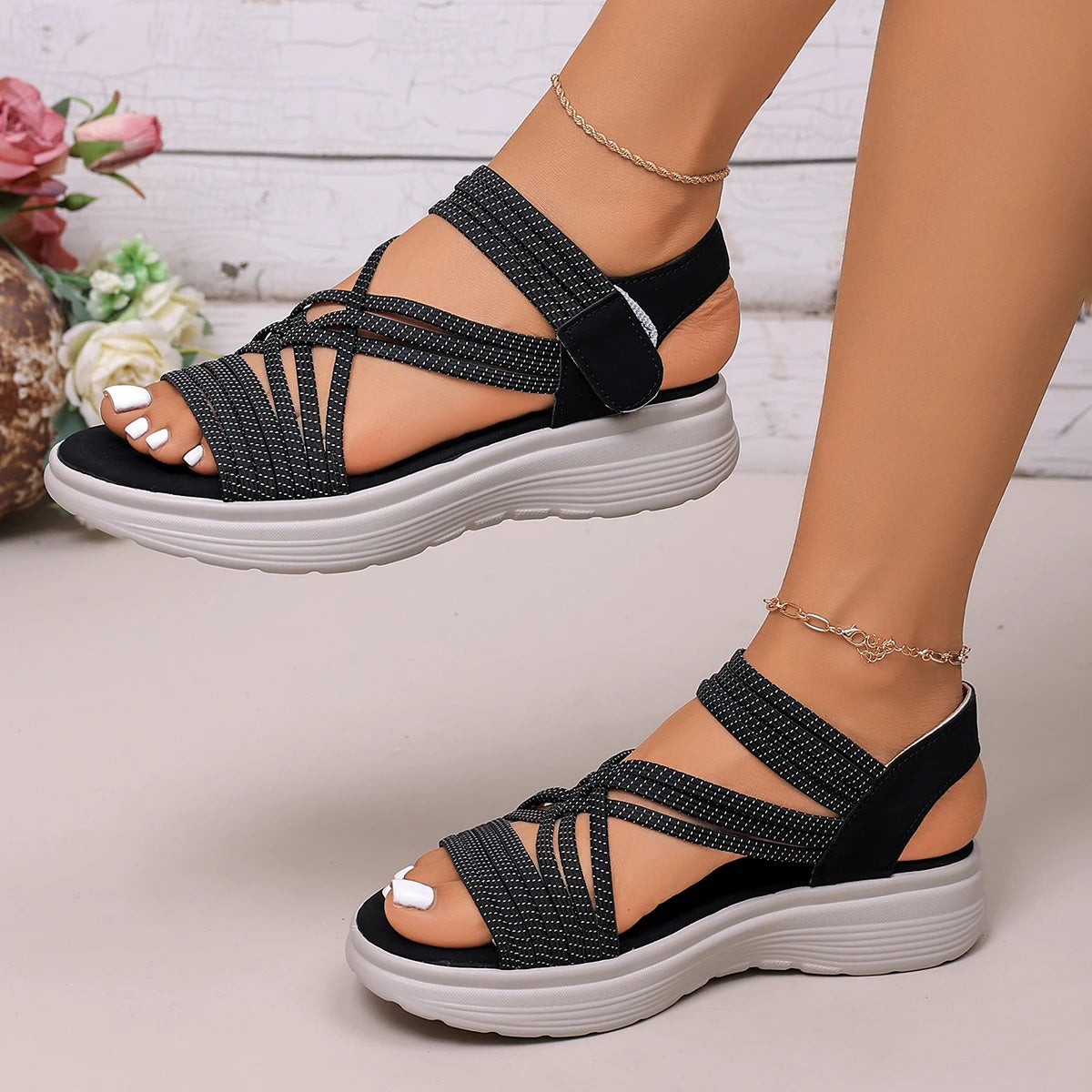 Sandales Femme à Semelle Épaisse Antidérapante – Multi-Brides Élastiques et Fermeture Velcro