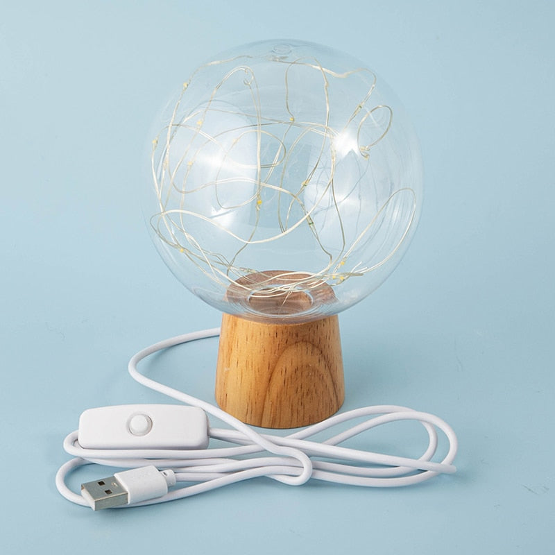 Lampe boule de cristal et guirlande