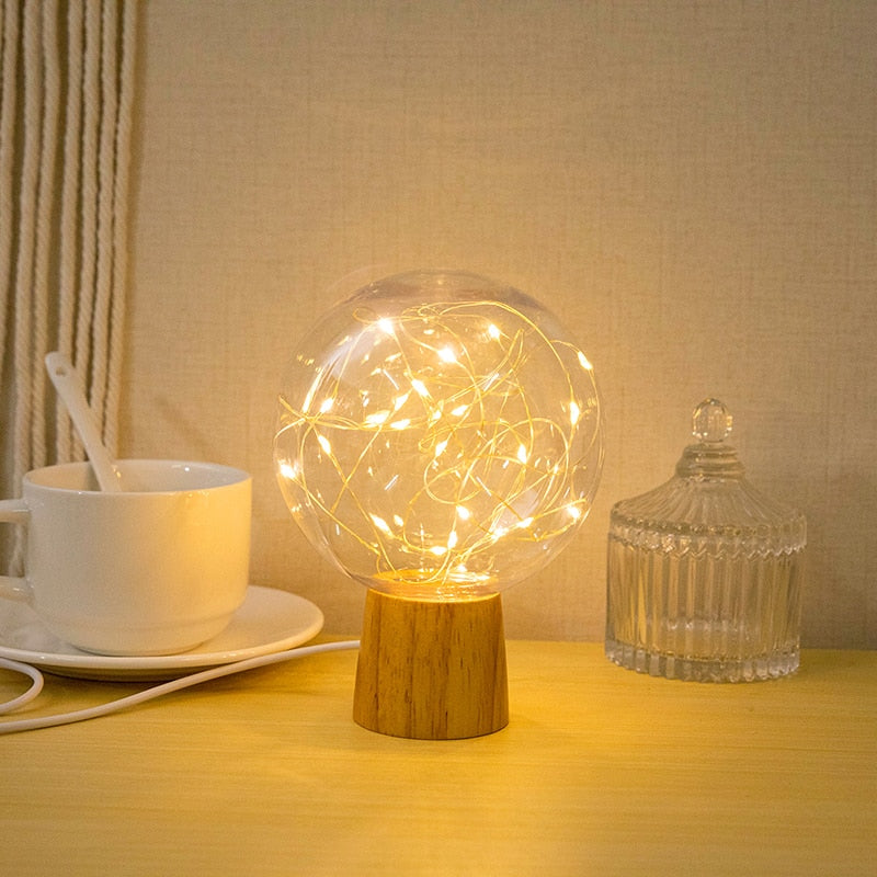 Lampe boule de cristal et guirlande